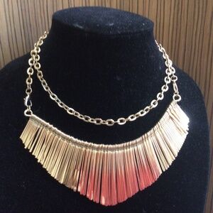 Beautiful gold tone fringe necklace. Can be worn many ways. Great shape.